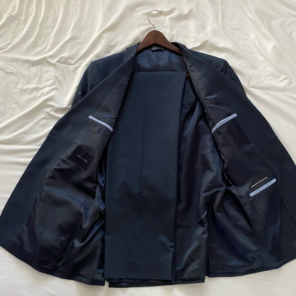 Tommy Hilfiger 
Jacket 42 Long
Pants 34 x 34